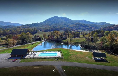 Smoky Mountains Ski Chalet | Chasing Butterflies Treehouse, Hot Tub, WIFI, As seen on Barnwood Builders!