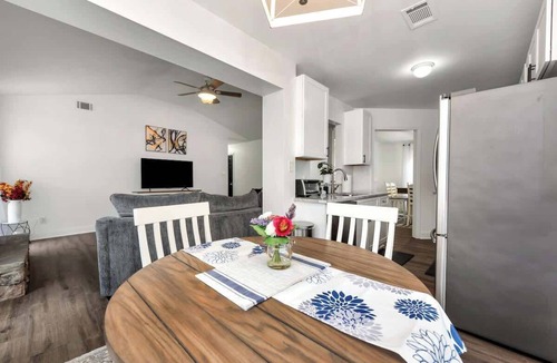 Hoschton House | Chateau Elan Family Home Retreat Fast WiFi Sleeps 15
