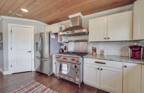 Dixie - Berryhill House | Chateau Merlot Lakefront Retreat— USNWC—Boat Rental!