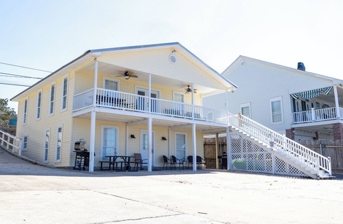 Oscar Cottage | Cheap rates on False River! Summer dates available!