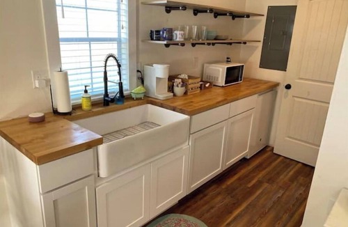 Taylor House | Cheerful 1-bedroom farm getaway!