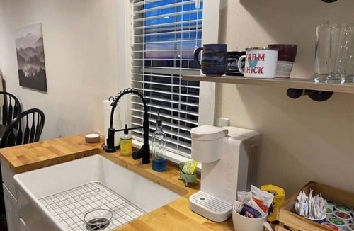 Taylor House | Cheerful 1-bedroom farm getaway!