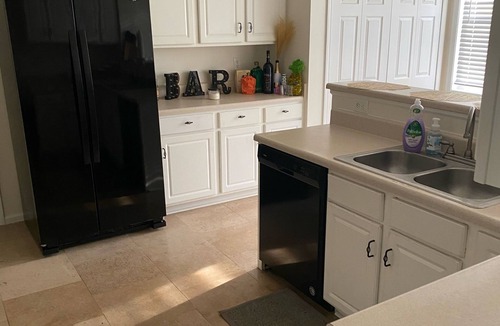 Canton House | Cheerful 4-bedroom in residential neighborhood free parking