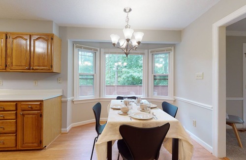 Northwest Raleigh House | Cheerful 4 bedroom with home office near shopping