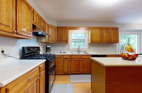 Northwest Raleigh House | Cheerful 4 bedroom with home office near shopping