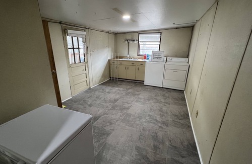 Buena Vista Cottage | Cheerful Cottage adjacent to Buena Vista Square