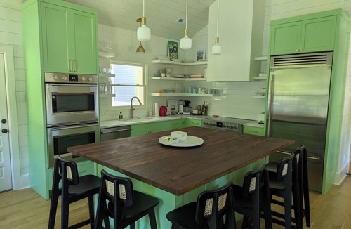 Bahama House | Chef's Farm | 3 Ovens, Pond + 5 Acres
