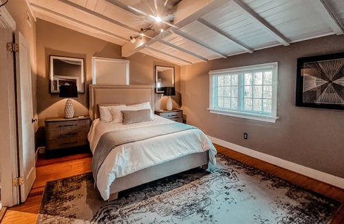 North Chesterfield Cabin | Cherokee Logger's Cabin on The James~15 min to DT!