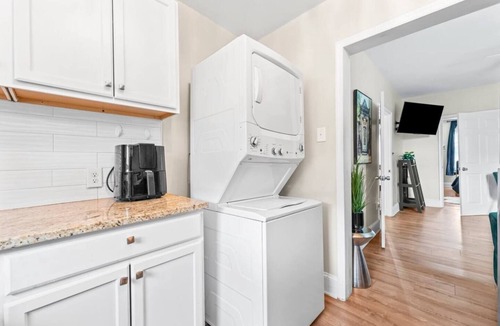 Petersburg Apartment | Chic 1 Bedroom Petersburg Gem - 30 Night Minimum
