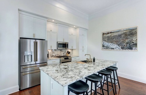 Dixon Park Apartment | Chic 2-bedroom corporate apartment Savannah's Historic District!