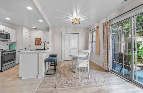 Fentress House | Chic 2 En Suite Condo! Family & Pet Friendly