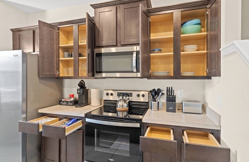 Arlington House | Chic 2BR Townhome close to Downtown and Beaches