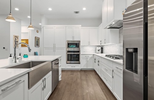 Montopolis House | Chic 4BR Austin Retreat w/Cowboy Pool, Hot Tub & Sauna — Near Downtown