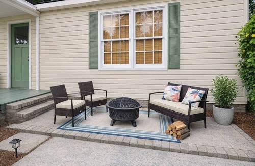 Valdosta Cottage | Chic Central Cottage- Wood Floors, Fireplace, Hospital/VSU Firepit, Pet Friendly