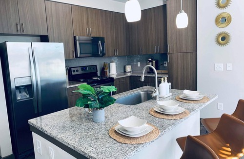 Memorial Apartment | Chic Double Master 2BR 2BA │ Houston with pool (Pet Friendly)