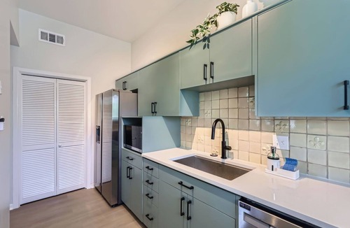 Judge's Hill House | Chic Mid-Century! Walk to UT and Downtown