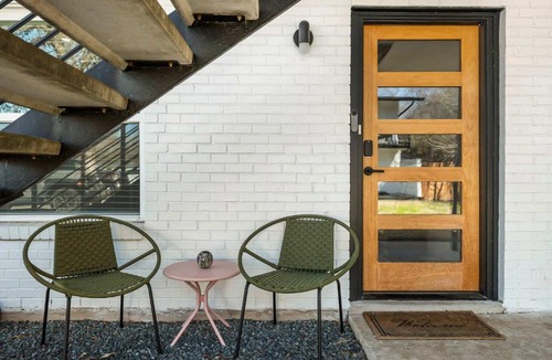 Barton Hills Apartment | Chic & Stylish 1BR Retreat - Near Zilker Park