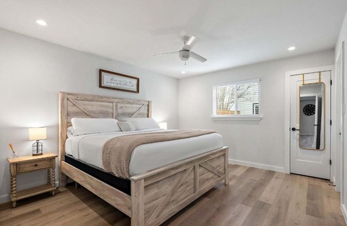 Barton Hills Apartment | Chic & Stylish 1BR Retreat - Near Zilker Park