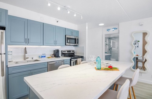 Waikiki Condo | Chic & Upscale Waikiki Beach Ocean View w/Parking