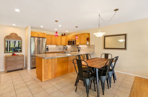 Kihei Condo | Christmas available at beautiful oceanview Maui Kamaole I-103