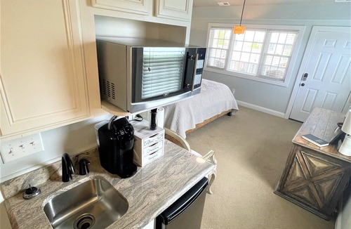 Swansboro Condo | Church Street #7 -Cozy 1-bedroom condo in charming downtown Swansboro