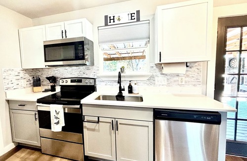 McKinney House | Cielo’s Retreat, A Charming 3-bedroom farmhouse in McKinneyprincenton
