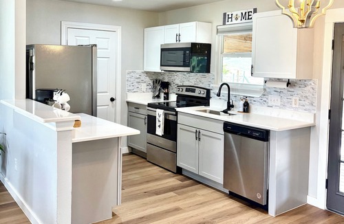 McKinney House | Cielo’s Retreat, A Charming 3-bedroom farmhouse in McKinneyprincenton