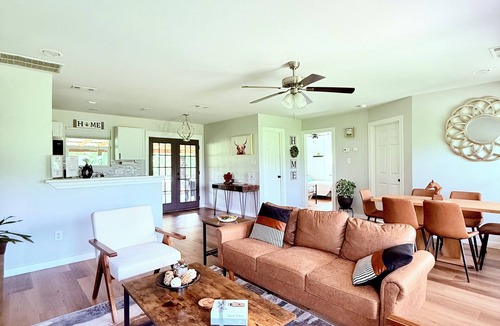 McKinney House | Cielo’s Retreat, A Charming 3-bedroom farmhouse in McKinneyprincenton