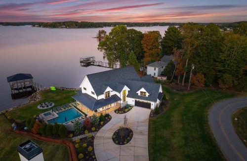 Denver House | Circle Hollow