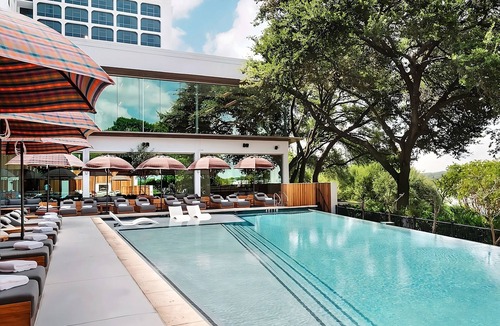 Congress Avenue Historic District Hotel | City Oasis Bliss, Austin Serenity Awaits, 2 Pet-Friendly Units, Pool!