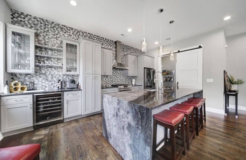 Third Ward Villa | City Views, Rooftop Hot Tub, Golf Sim, Walk to Stadiums