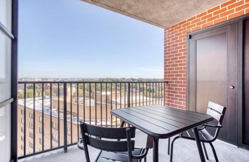 Court House Apartment | Clarendon 1BR w Gym WD Doorman nr Metro WDC-349