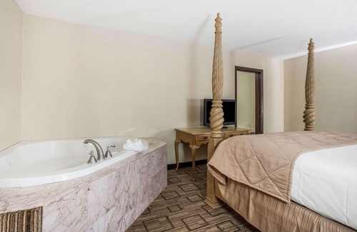 Fort Mill Hotel | Clarion Hotel Fort Mill Near Amusement Park