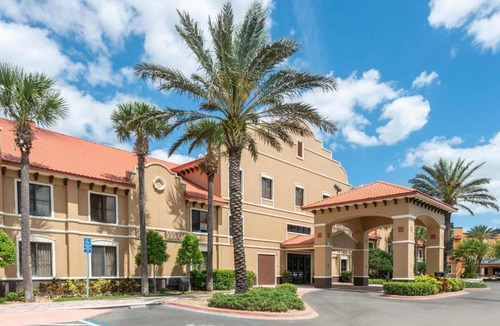 National Gardens Hotel | Clarion Inn Ormond Beach at Destination Daytona