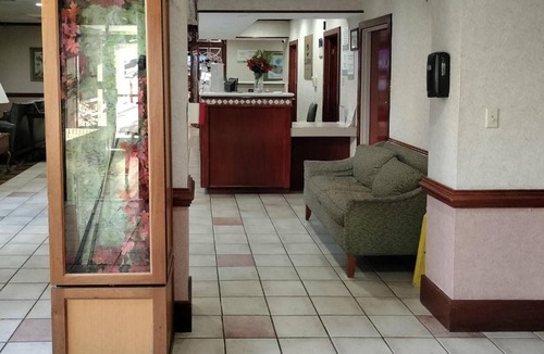 West Southern Pines Hotel | Clarion Inn Southern Pines - Pinehurst