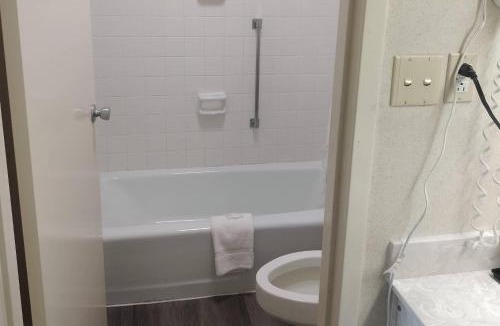West Southern Pines Hotel | Clarion Inn Southern Pines - Pinehurst