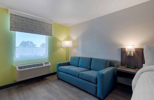 McDonough Hotel | Clarion Pointe McDonough