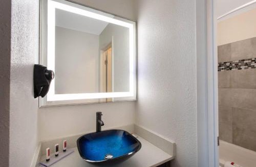 Charlotte Hotel | Clarion Pointe