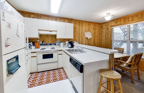 Ocean Sands Condo | Classic 3BR 2nd-Floor | Balcony | Pool