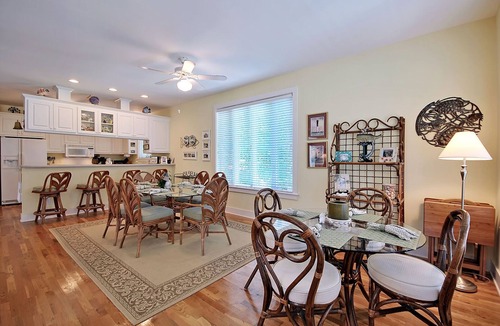 Isle of Palms House | CLASSIC and Cozy IOP Beach Home, Family-Friendly, Walk to Marina!