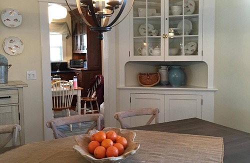 Avon House | CLASSIC BAYHEADER 5 min walk to Beach. 4 Bedrm, Sleeps 8. AUG 22 - 29 AVAILABLE!