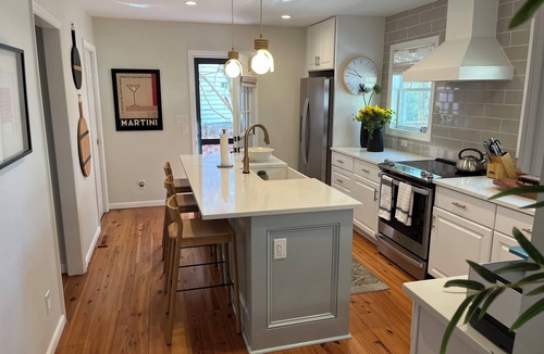 Mount Pleasant House | Classic Charleston with a contemporary twist in charming and historic Snee Farm.