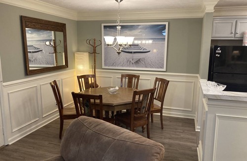 Athens Condo | Classic City 3 bed 2 bath condo with deck close to Five Points & UGA in Athens