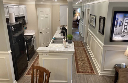 Athens Condo | Classic City 3 bed 2 bath condo with deck close to Five Points & UGA in Athens
