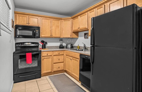 Athens Condo | Classic City Getaway - Walk to Sanford Stadium!