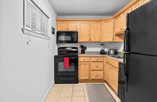 Athens Condo | Classic City Getaway - Walk to Sanford Stadium!