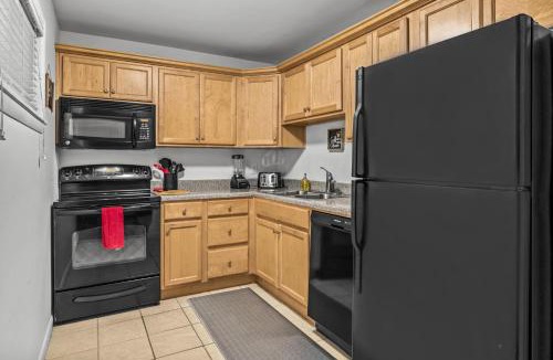 Athens Apartment | Classic City Getaway - Walk to Sanford Stadium! condo