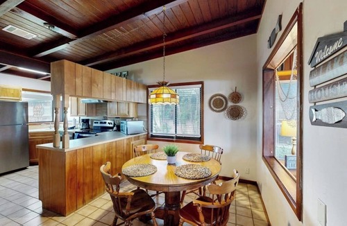 Kingsland House | Classic Lakefront Cottage w/Private Dock, Lovely Lake View, Backyard & WiFi