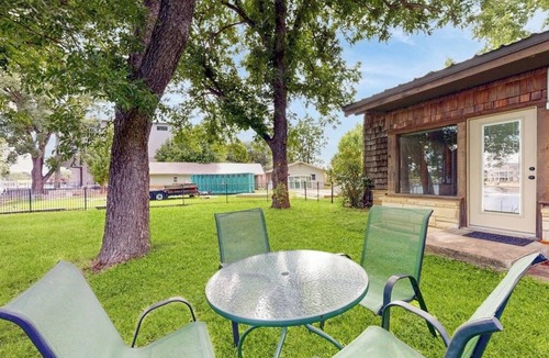 Kingsland House | Classic Lakefront Cottage w/Private Dock, Lovely Lake View, Backyard & WiFi