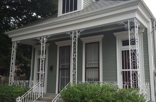 Leonidas House | Classic Uptown Shotgun, Just Steps to the Streetcar !